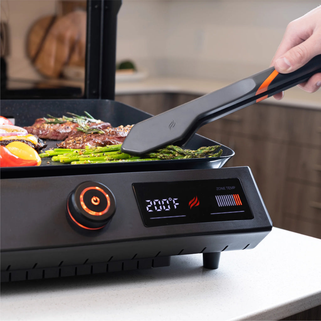 Blackstone E - Series 17" Electric Tabletop Griddle with Hood, Black