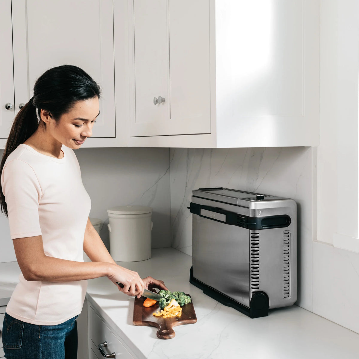 Ninja?? SP101 Foodia? 8 - in - 1 Digital Air Fry Oven, Flip - Away for Storage, Dehydrate, Keep Warm