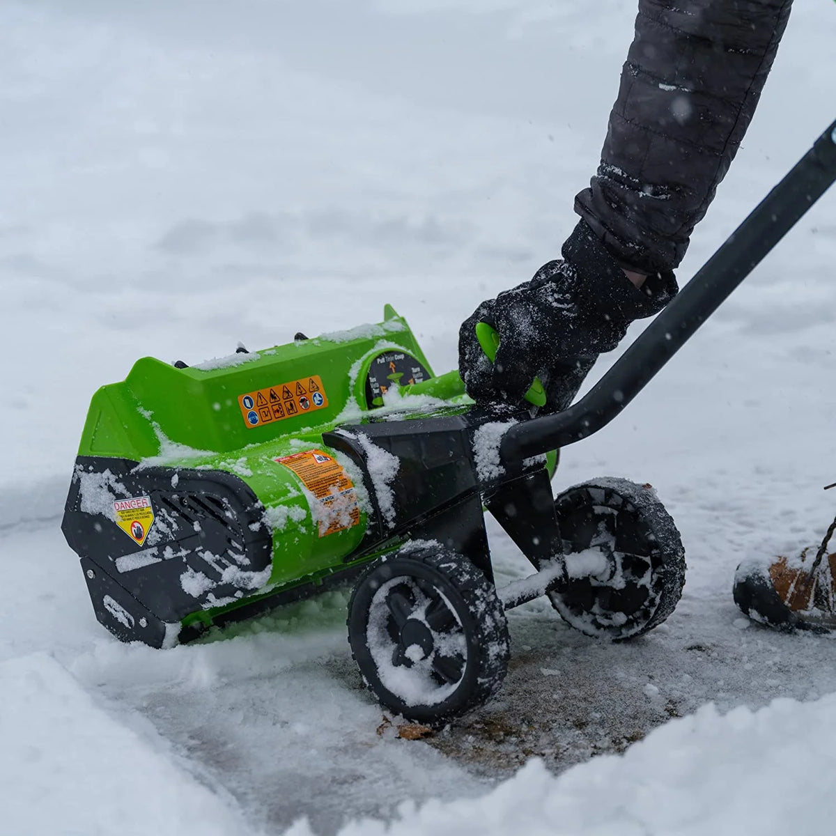 Earthwise SN74016 40V Lithium Battery Operated Ion Cordless 16" Snow Shovel with Brushless Motor