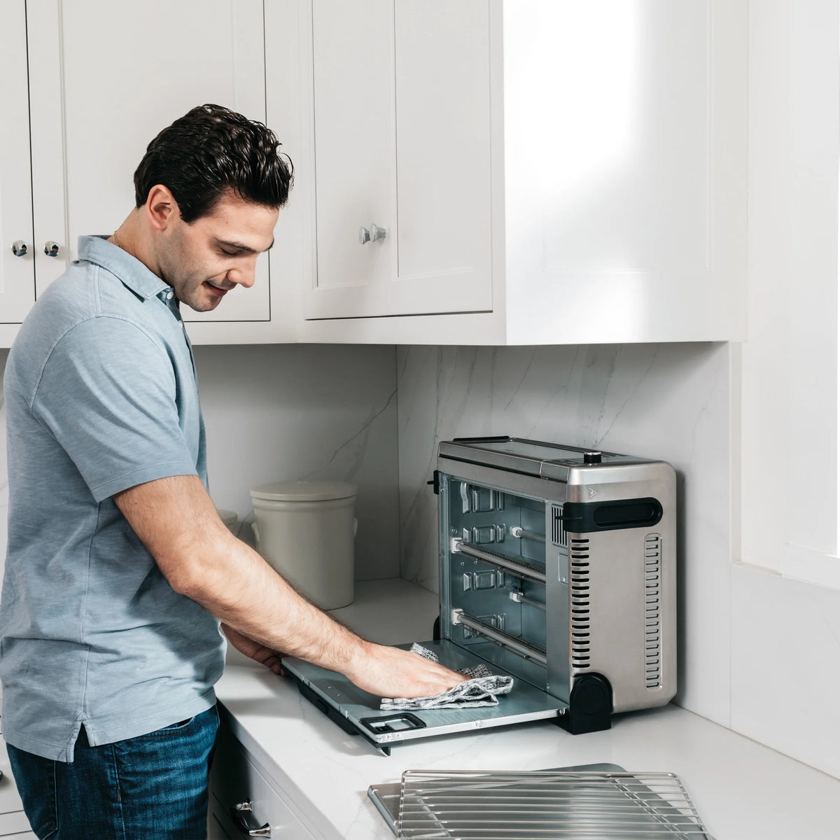 Ninja?? SP101 Foodia? 8 - in - 1 Digital Air Fry Oven, Flip - Away for Storage, Dehydrate, Keep Warm