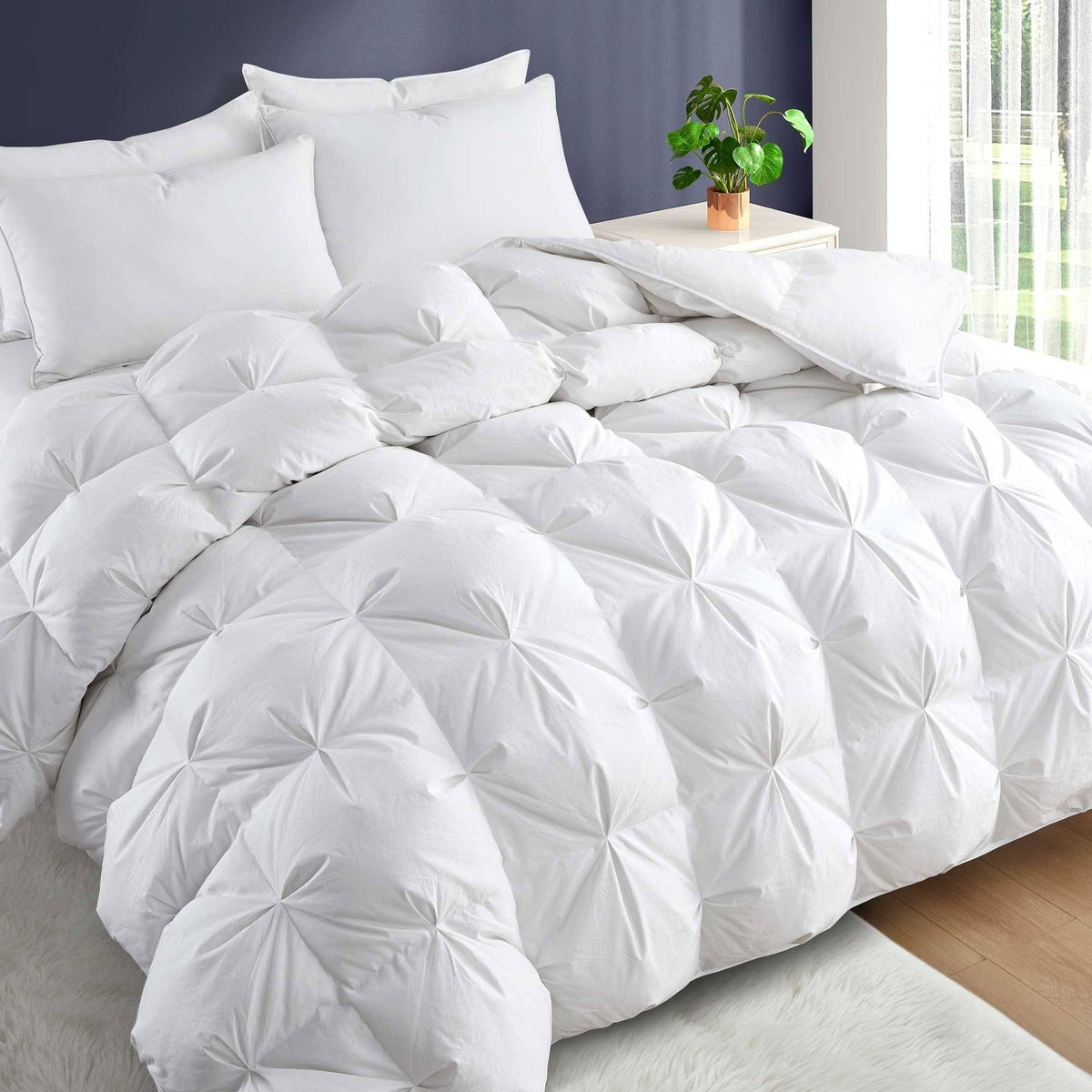 Puredown 800 Fill Power White Goose Down Comforter, 700 Thread Count, 100% Cotton Fabric, Queen size, White