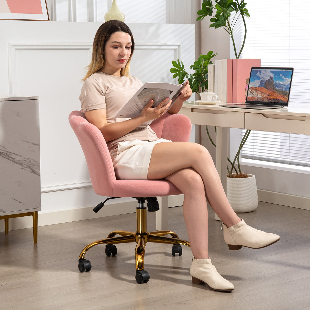 HOMCOM Bürostuhl aus Samt, Friseurstuhl mit Petal-Dossier, höhenverstellbar, 69 x 64 x 80-90 cm, rosa