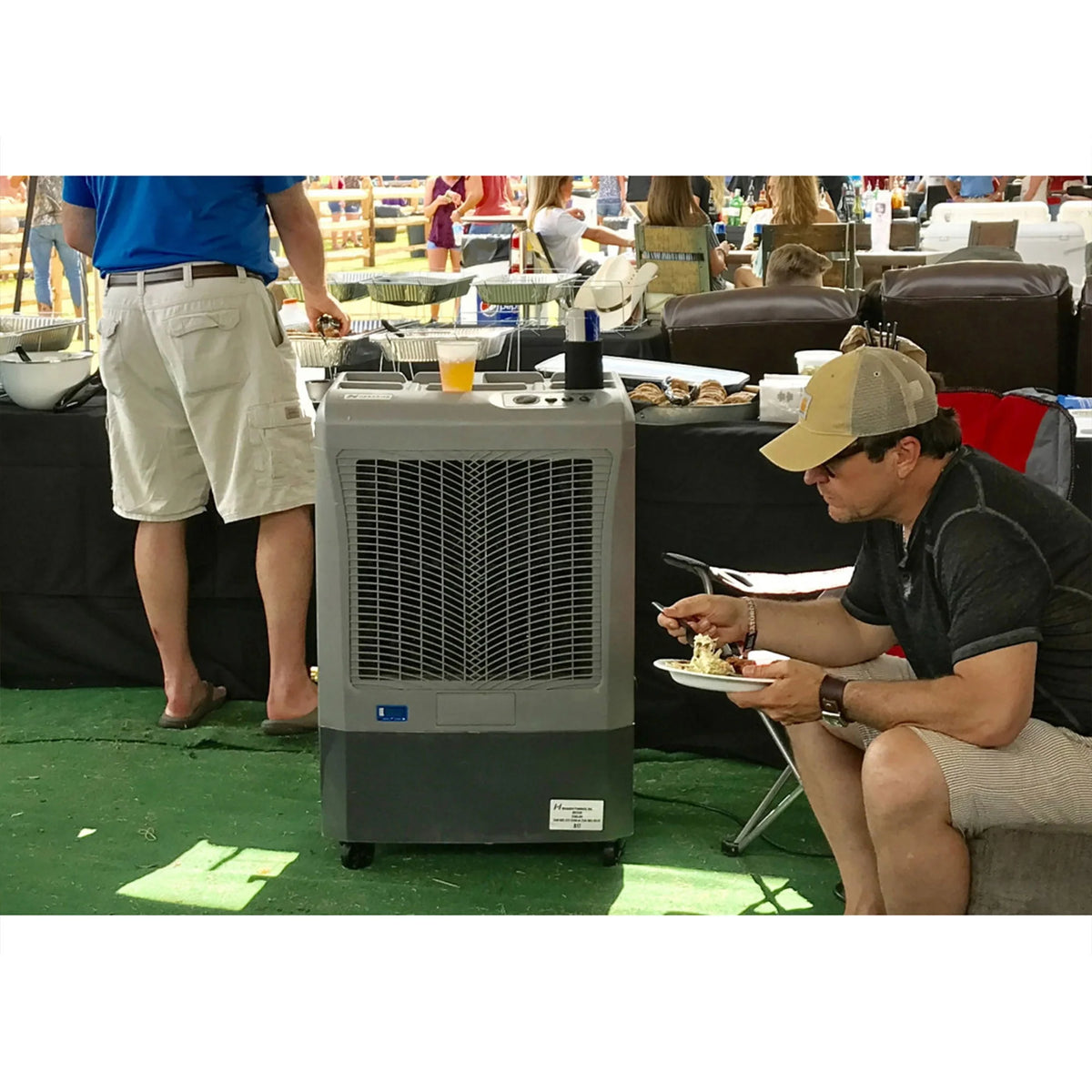 Hessaire MC37M Indoor/Outdoor Portable 950 Sq Ft Evaporative Air Cooler