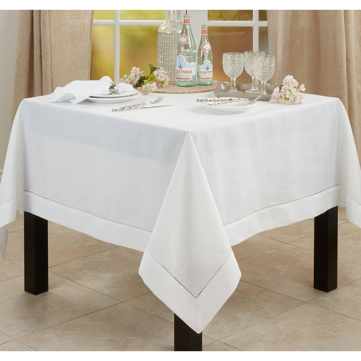 Saro Lifestyle 6300.w72s 72 in. Square Classic Hemstitch Border Tablecloth White