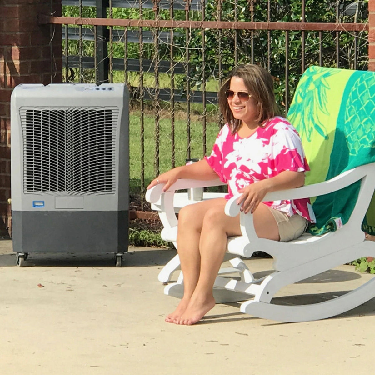 Hessaire MC37M Indoor/Outdoor Portable 950 Sq Ft Evaporative Air Cooler