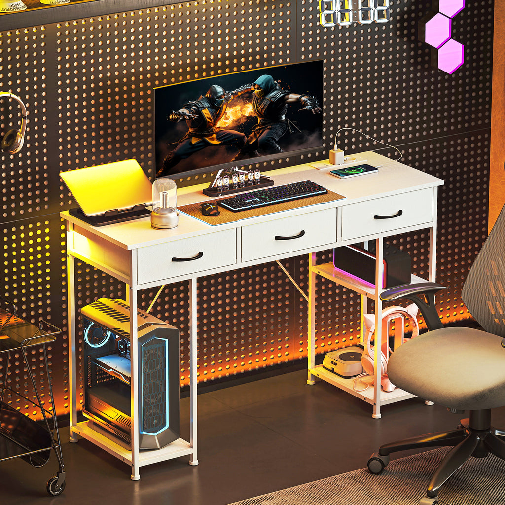 HOMCOM Schreibtisch mit Aufbewahrung mit Steckdosen, 3 Stoffschubladen und 4 Aufbewahrungsregalen, 120 x 40 x 76 cm, Weiß