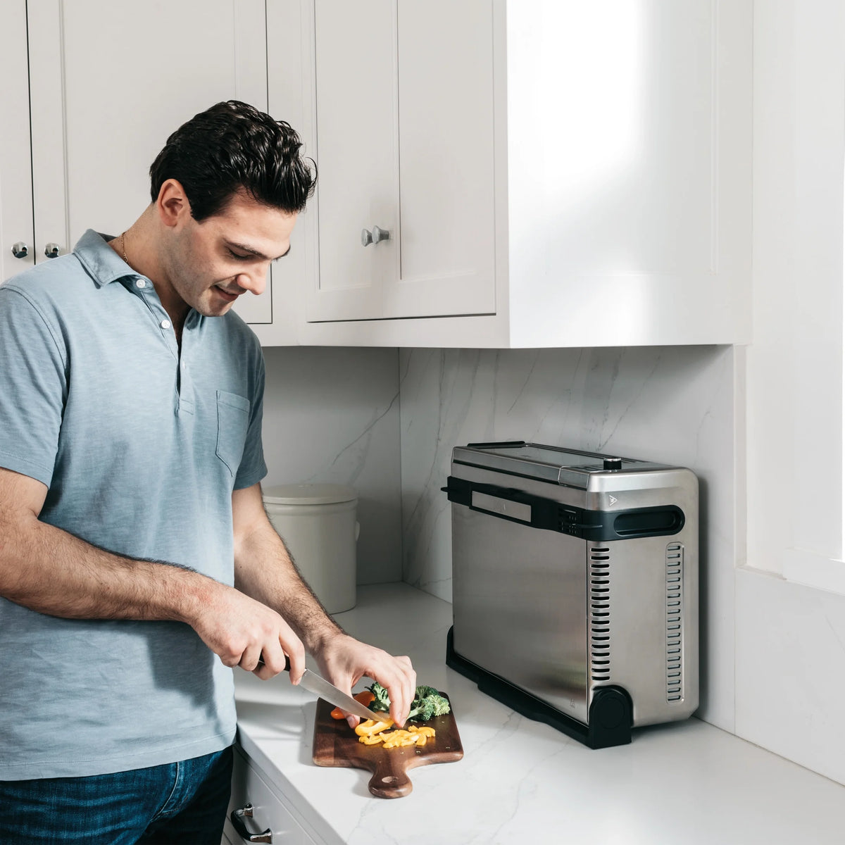 Ninja?? SP101 Foodia? 8 - in - 1 Digital Air Fry Oven, Flip - Away for Storage, Dehydrate, Keep Warm