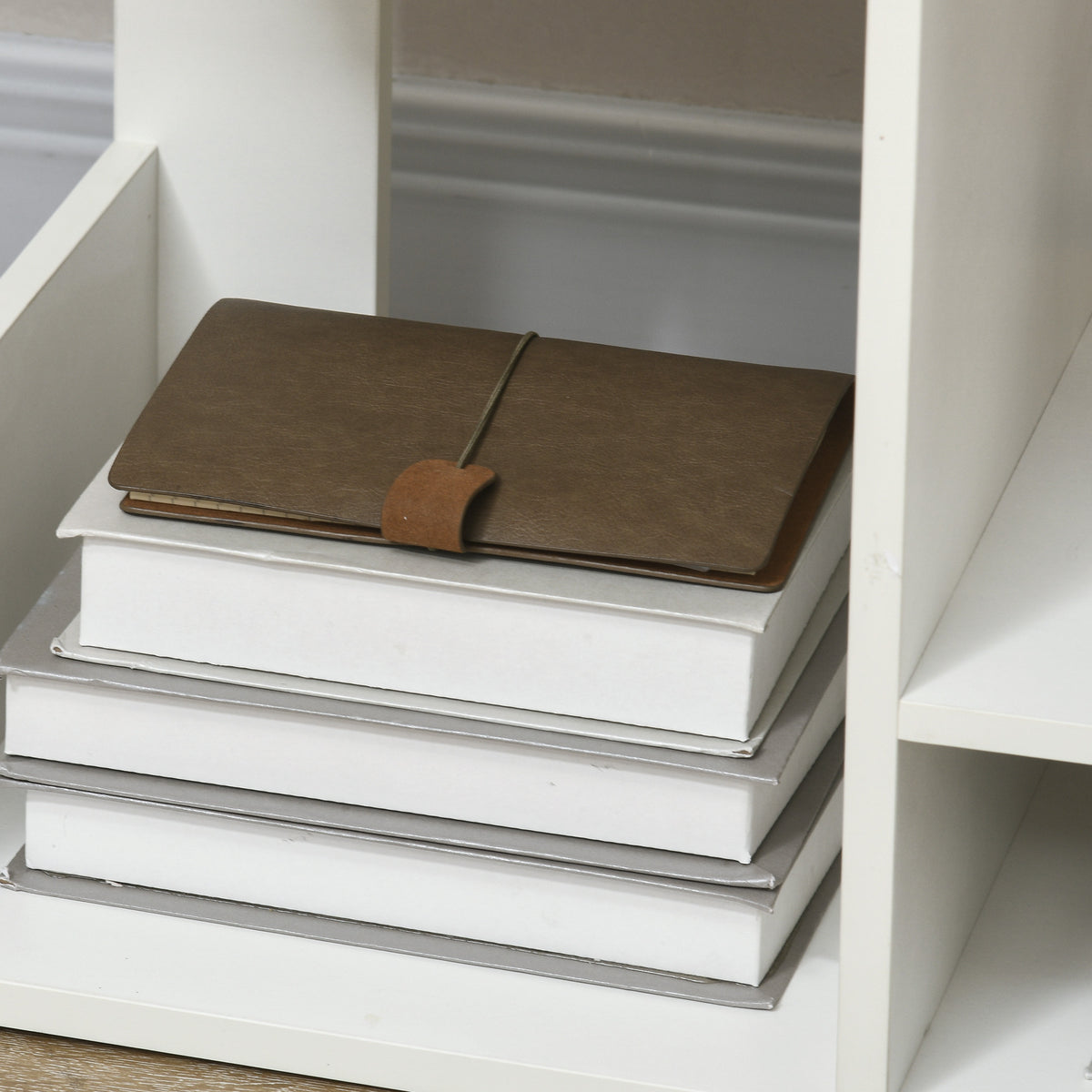 HOMCOM Mobiles Baum-Bücherregal mit 13 Regalen aus Spanplatte, 96x30x150cm