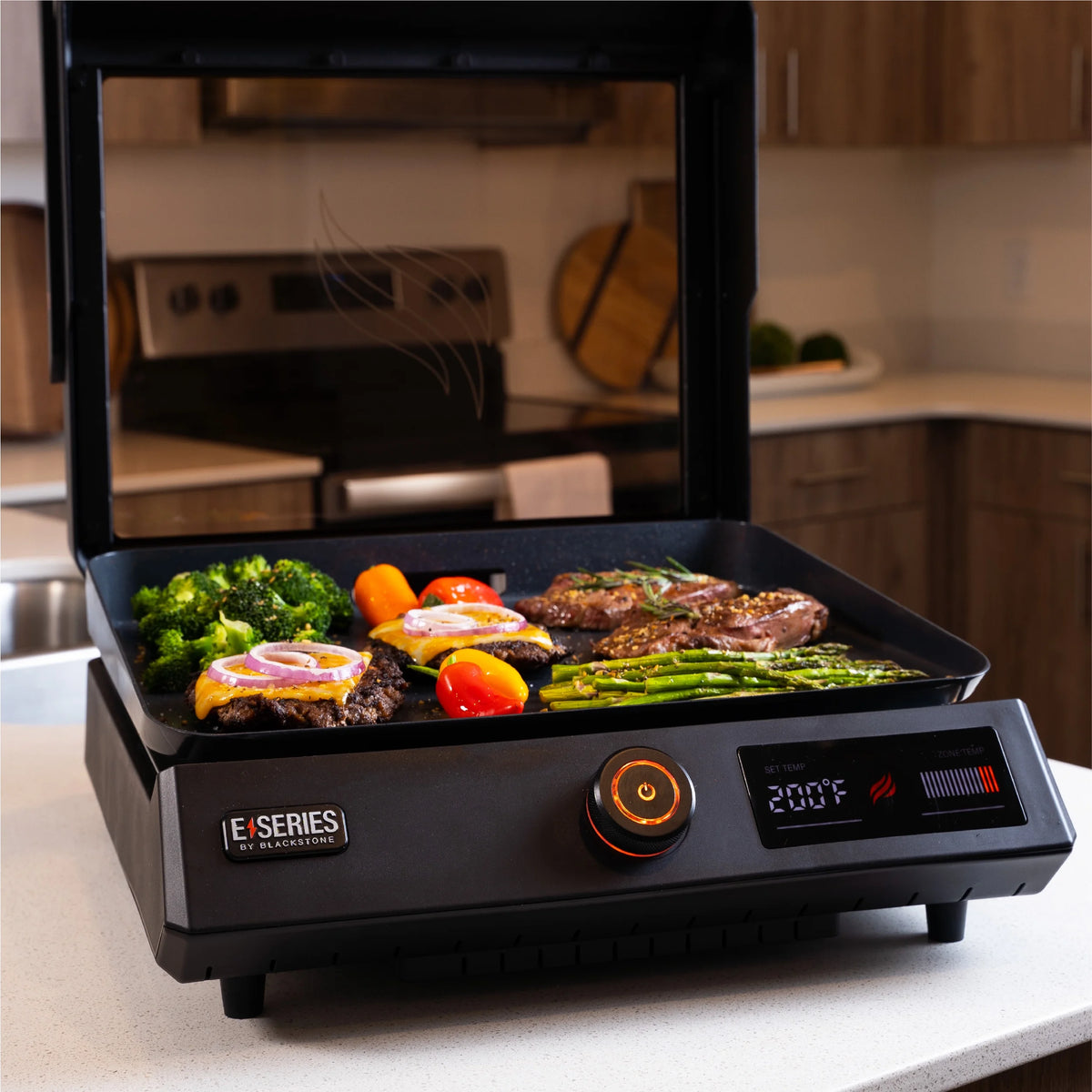 Blackstone E - Series 17" Electric Tabletop Griddle with Hood, Black