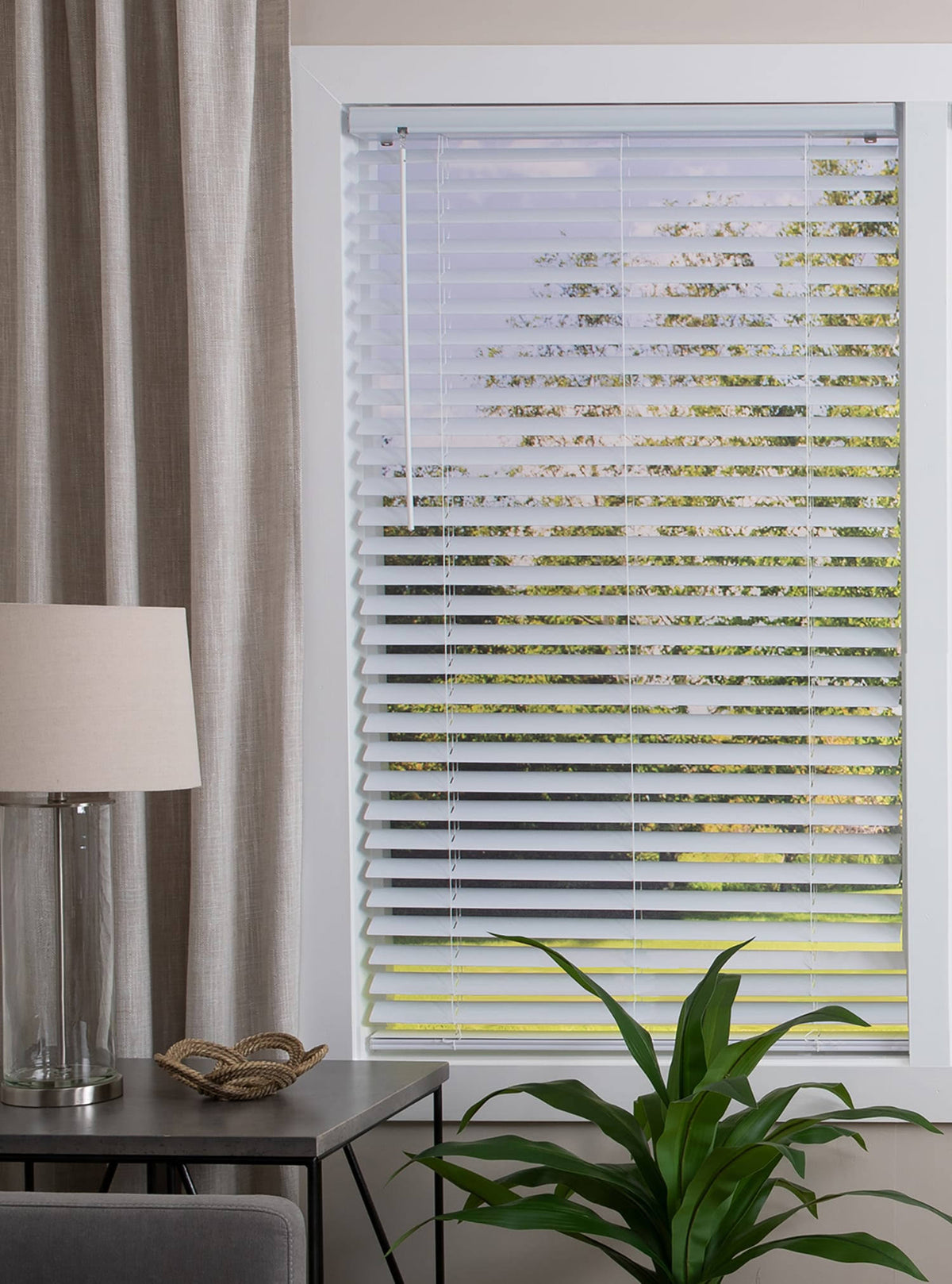 Project Source Premium 2-in Slat Width 34-in x 64-in Cordless White Vinyl Room Darkening Horizontal Blinds | 94671